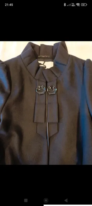 Cappottino nero con bottoni