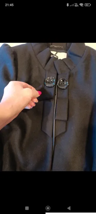 Cappottino nero con bottoni