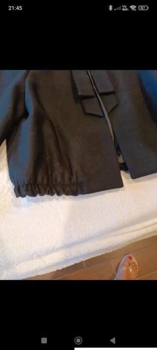 Cappottino nero con bottoni