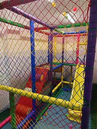 Area giochi per bambini con scatola di salto