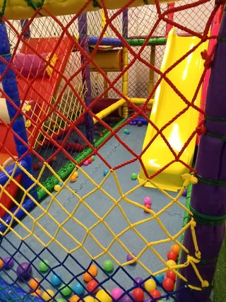 Area giochi per bambini con scatola di salto