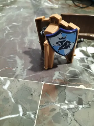 Caballero Playmobil con caballo y escudo