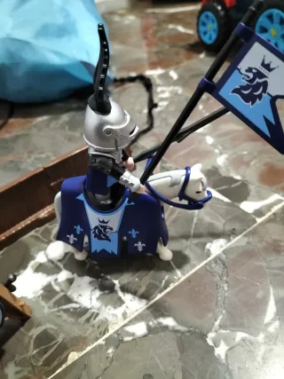 Caballero Playmobil con caballo y escudo