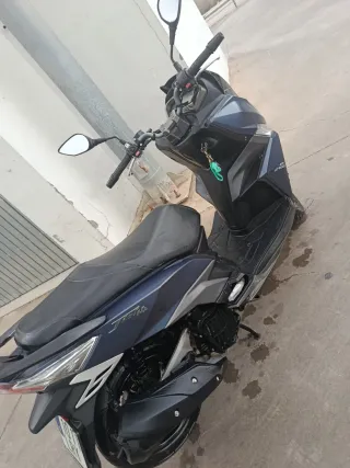 Moto SYM Azul Oscuro