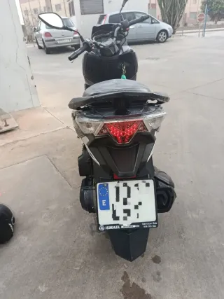 Moto SYM Azul Oscuro