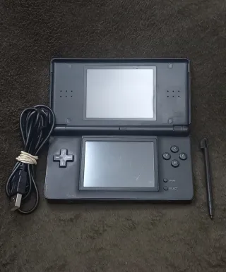 Nintendo DS Lite Negra + Lápiz y cargador