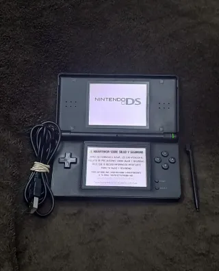 Nintendo DS Lite Negra + Lápiz y cargador