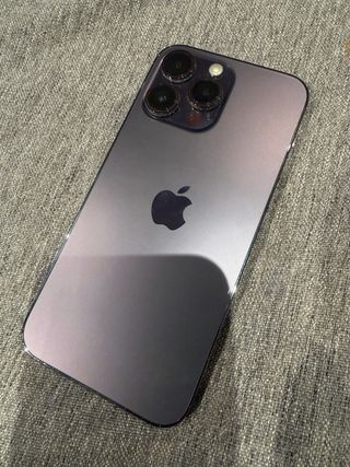 iPhone 14 Pro Max color morado.