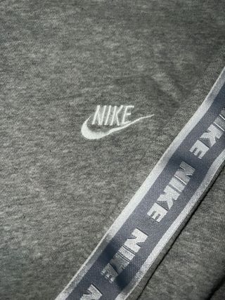Sudadera Nike Gris con Logo y Tiras