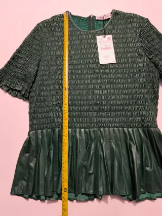 Camiseta Zara verde fruncida talla L