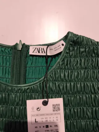Camiseta Zara verde fruncida talla L