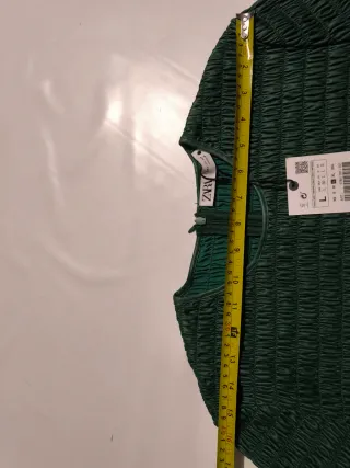 Camiseta Zara verde fruncida talla L