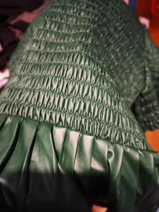 Camiseta Zara verde fruncida talla L