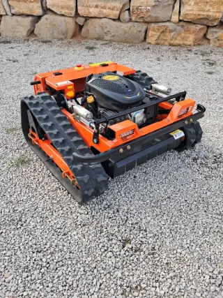 Desbrozadora a control remoto teledirigido