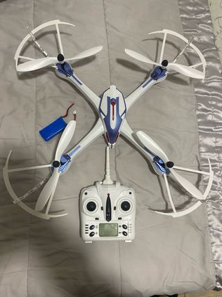 Dron Blanco y Azul con Control Remoto