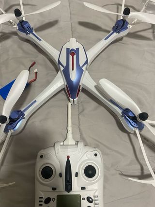 Dron Blanco y Azul con Control Remoto