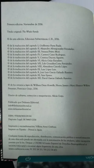 LA FAMILIA AL COMPLETO: Una novela a doce manos...