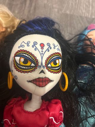 Lote de 6 muñecas variadas