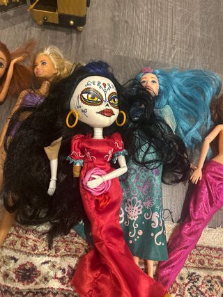 Lote de 6 muñecas variadas