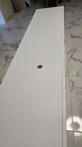Mueble de salón blanco y gris