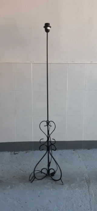 Pie de lámpara vintage metal negro