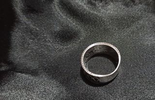 Sortija de plata con diseño calado