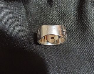 Sortija de plata con diseño calado