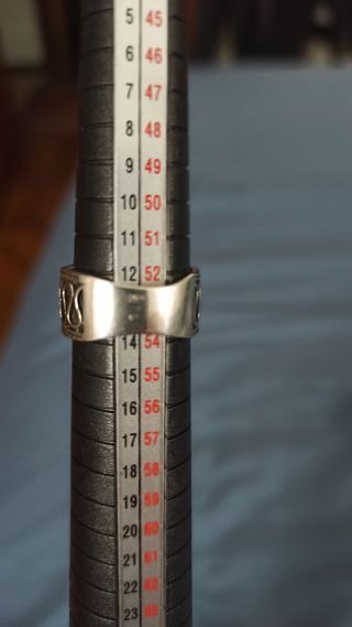 Sortija de plata con diseño calado