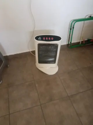 Calefactor blanco y rojo