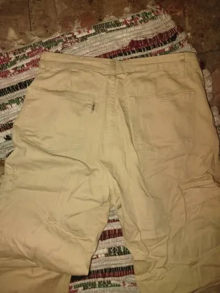 Pantalones cargo Stradivarius beige