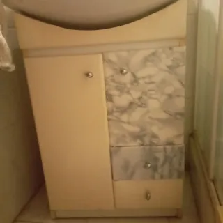 Armario de baño beige y gris