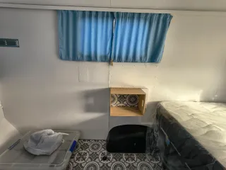 Caravana -750kg necesita reparar claraboya