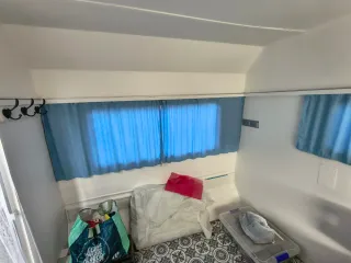 Caravana -750kg necesita reparar claraboya