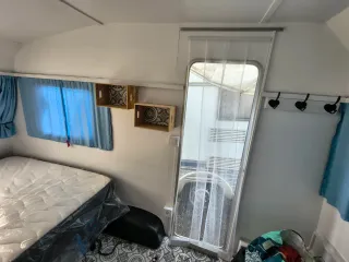 Caravana -750kg necesita reparar claraboya