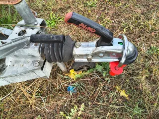 Caravana -750kg necesita reparar claraboya