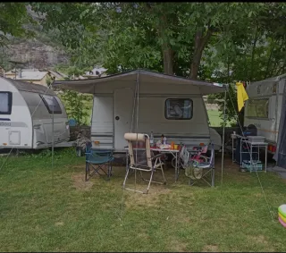 Caravana -750kg necesita reparar claraboya