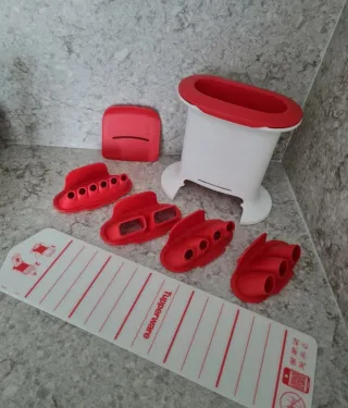 Croquetero Tupperware Rojo y Blanco