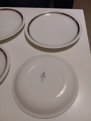 Juego de 4 platos de porcelana dorados