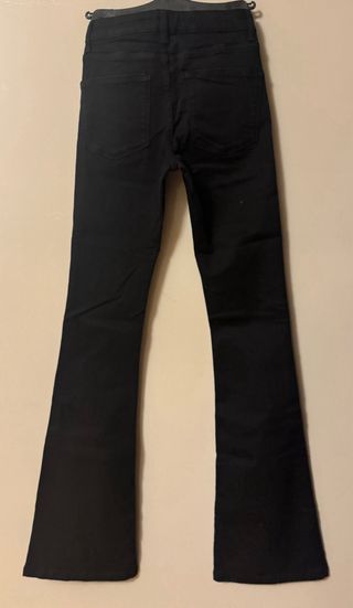 Jeans flare negro ‘Zara’