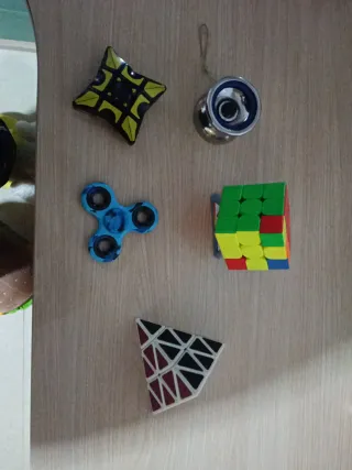 Lote de 3 cubos de rompecabezas,1 yoyo, 1 spiner