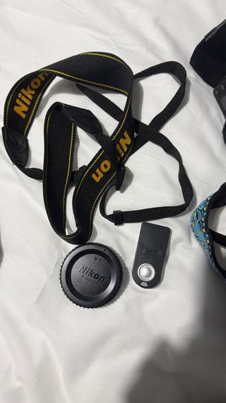 Cámara Nikon D3400 + accesorios