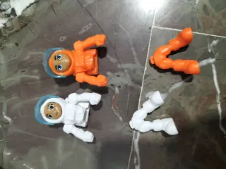 Lote 4 figuras huevos Kinder