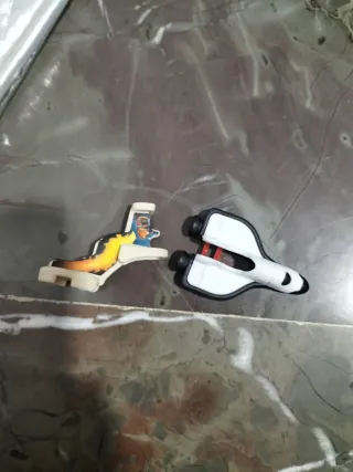 Lote 4 figuras huevos Kinder