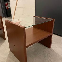 Coppia Comodini Legno con Piano in Vetro