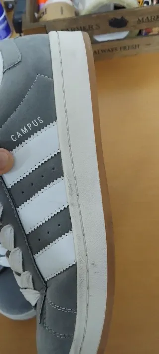 Zapatillas Grises y Blancas