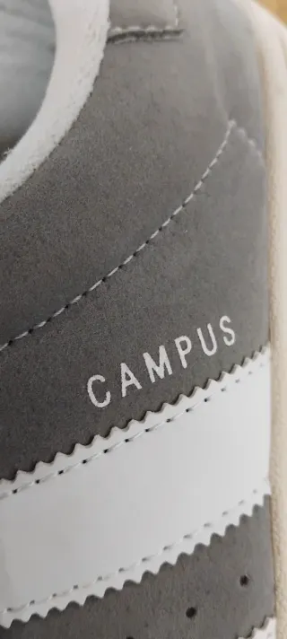 Zapatillas Grises y Blancas