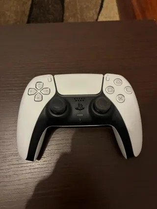 PlayStation 5 1TB + 1 mando + 4 juegos