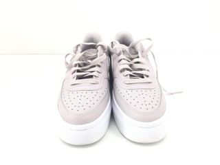 Zapatillas Nike grises y blancas