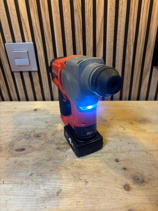 Milwaukee M12 CH Rotomartillo Inalámbrico