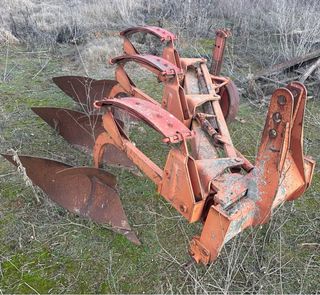 Arado de tres cuerpos